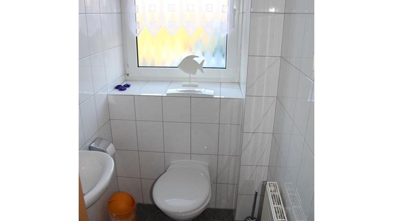 Gäste-WC im Erdgeschoss Gäste-WC im Erdgeschoss
